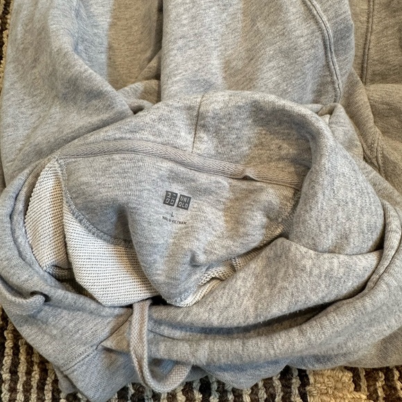 Uniqlo Cotton Sweatshirt - Picture 3 of 3